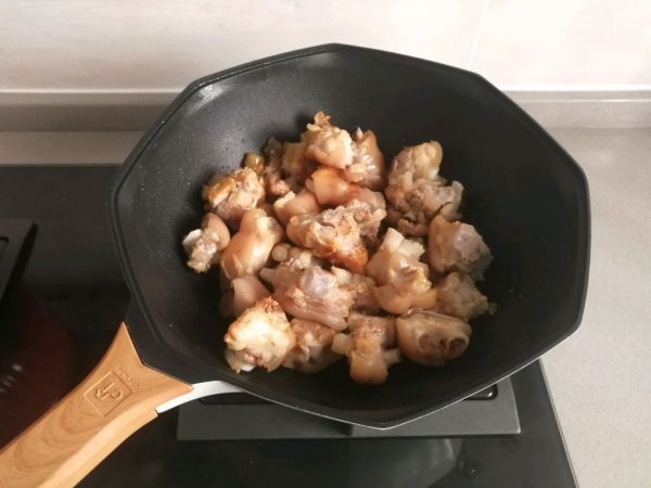 胶原蛋白蛋白黄豆焖猪蹄