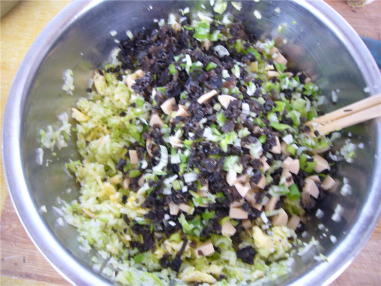 鸡蛋杂蔬包子的做法,我来教你哦!