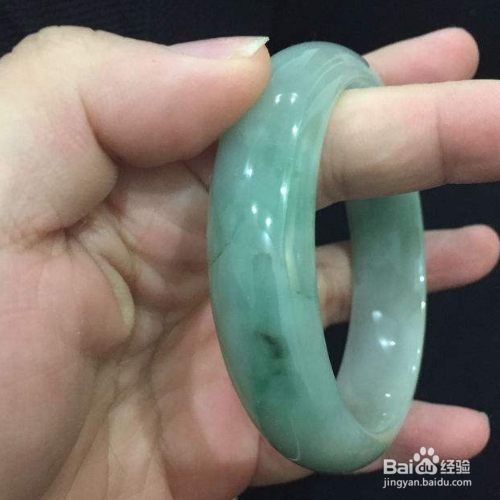 翡翠上打灯有冰丝纹