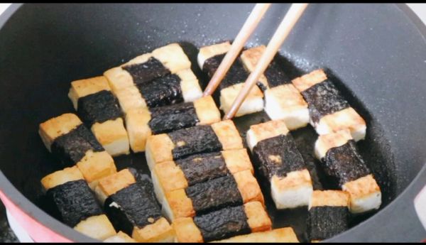 鲍汁蚝油烧紫菜豆腐