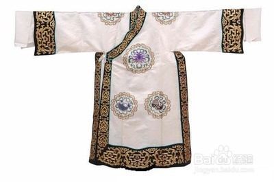”戏剧“倾城赋精美的服饰生涯