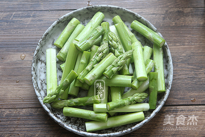 芦笋炒虾仁的做法