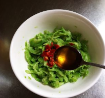 教你做剁椒拌苦瓜