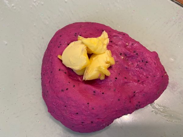 火龙果麻薯肉松软欧包