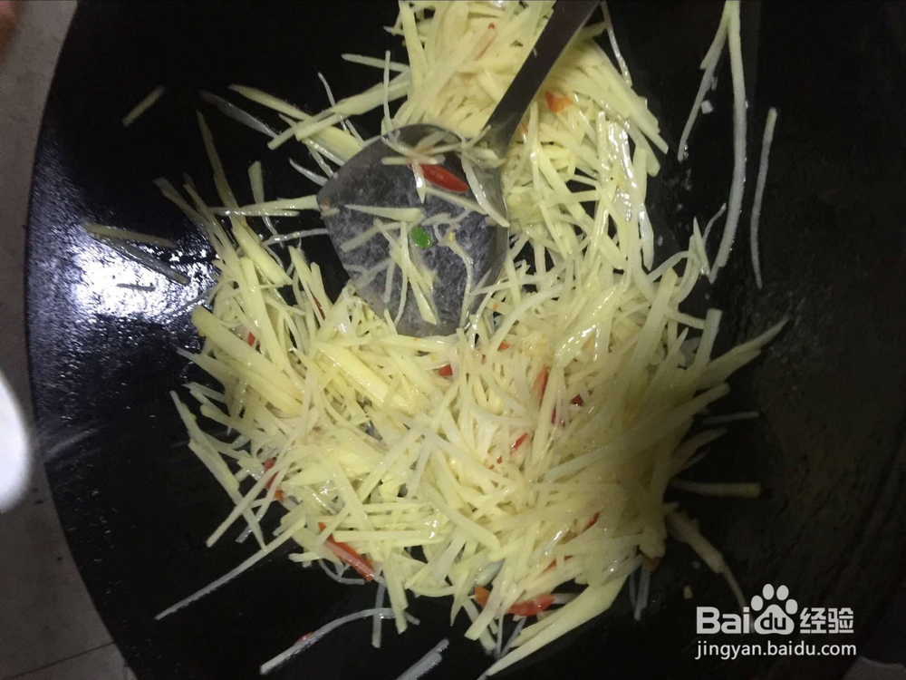 泡椒炒土豆丝的家常做法