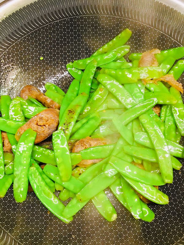 荷兰豆炒麻辣香肠