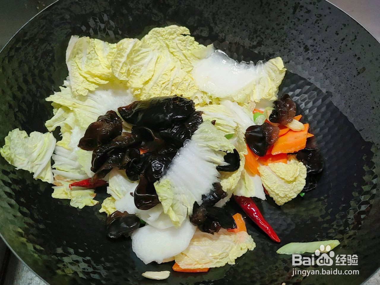白菜炒木耳的做法