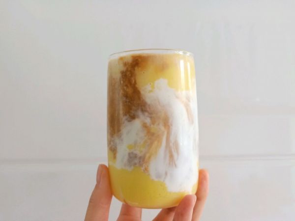 椰香芒果冰咖啡