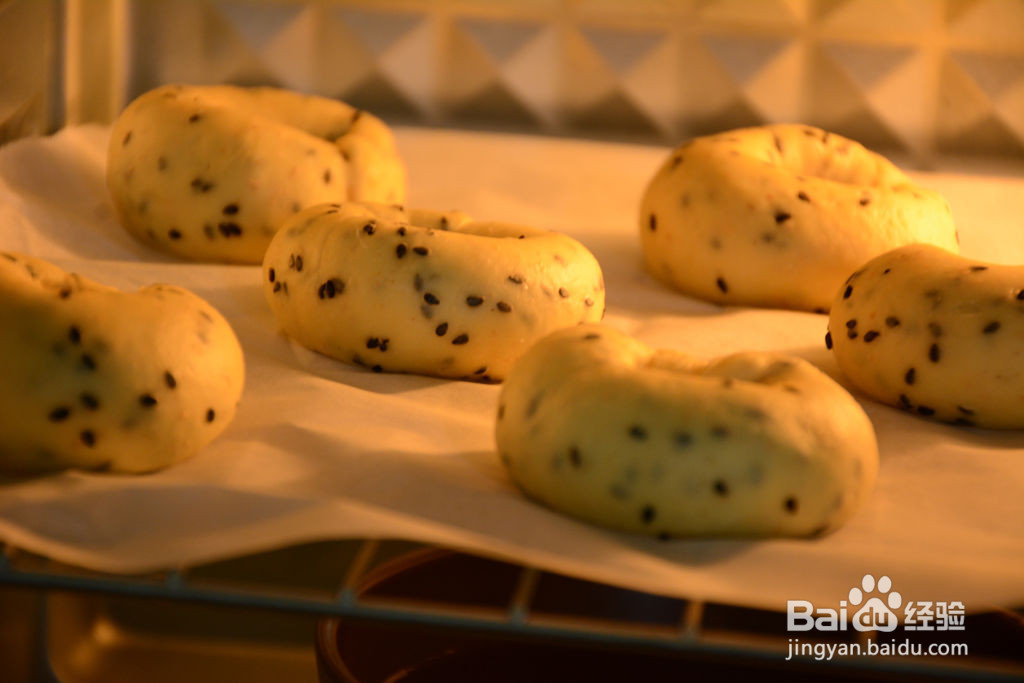 黑芝麻贝果三明治的做法