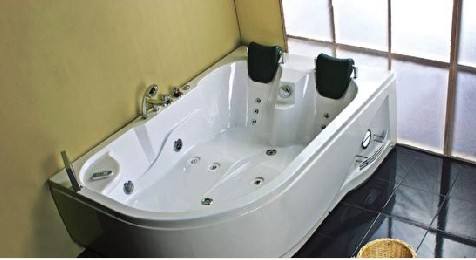 坐浴时要放松肛门括约肌,并配合用手指在水中按压会阴部和肛门周围,也