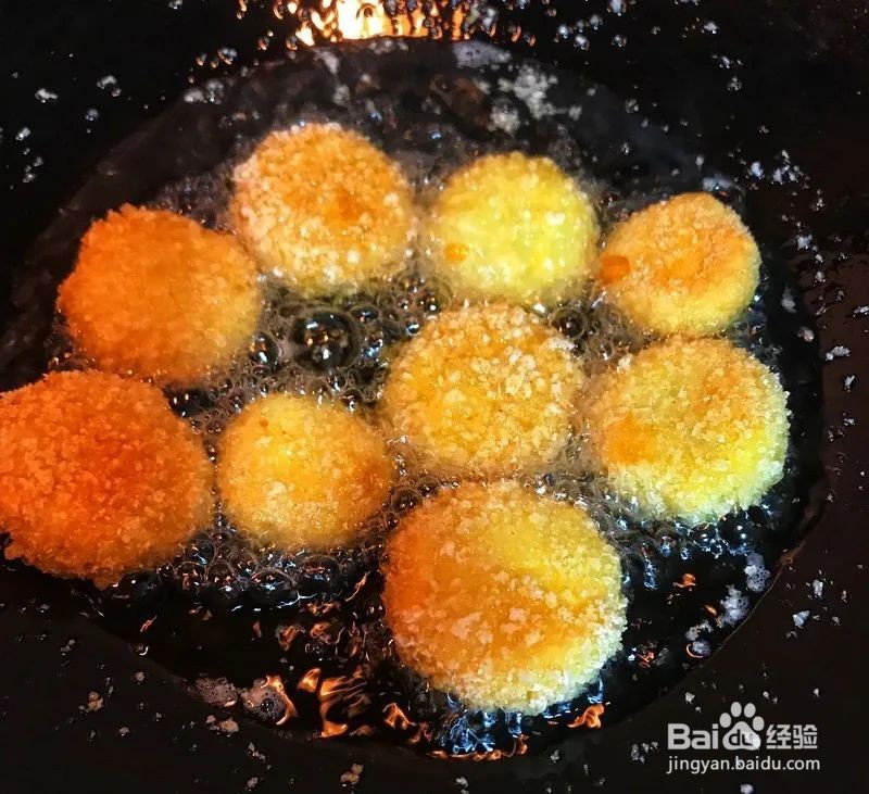 面包糠香酥薯饼