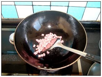 养胃生津、爽喉润肺:火腿炒菜花