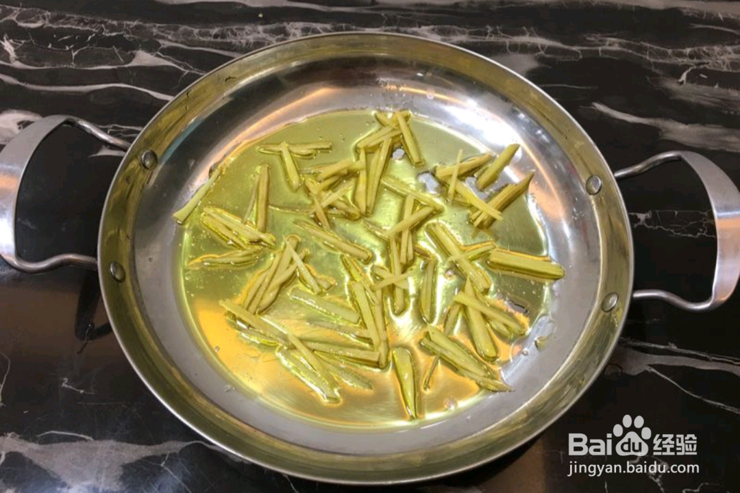 如何做出干锅黄花鱼？