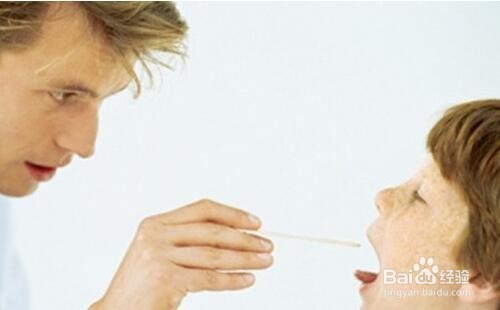 吃鱼被鱼刺卡住的正确方法和错误方法