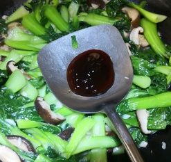 家常香菇炒油菜的做法
