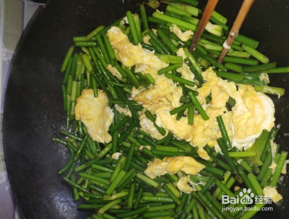 简单的蒜薹炒鸡蛋