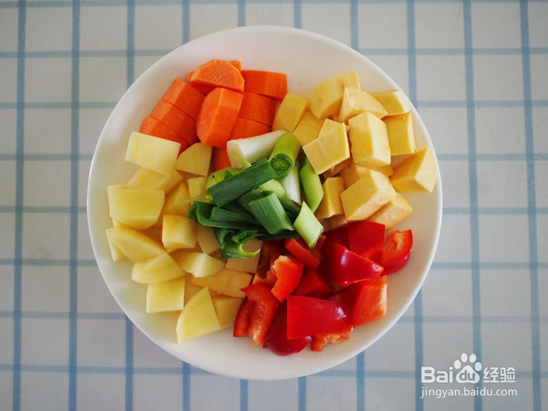 如何做出三汁焖鸡翅？