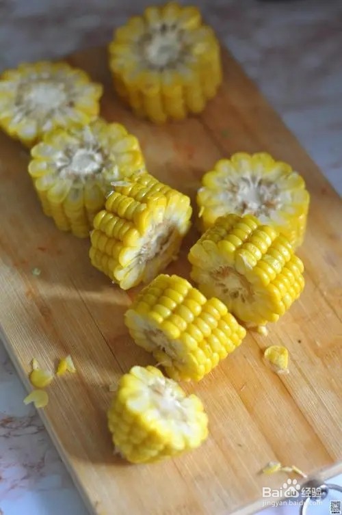 玉米炖猪蹄