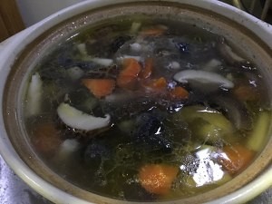 美食汤羹--乌鸡双菇汤