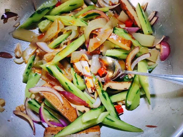 捞汁凉皮香干拌黄瓜