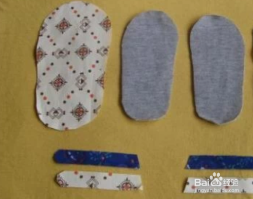 鞋底鞋面都画好后,用剪刀逐一剪好鞋底,鞋面待用