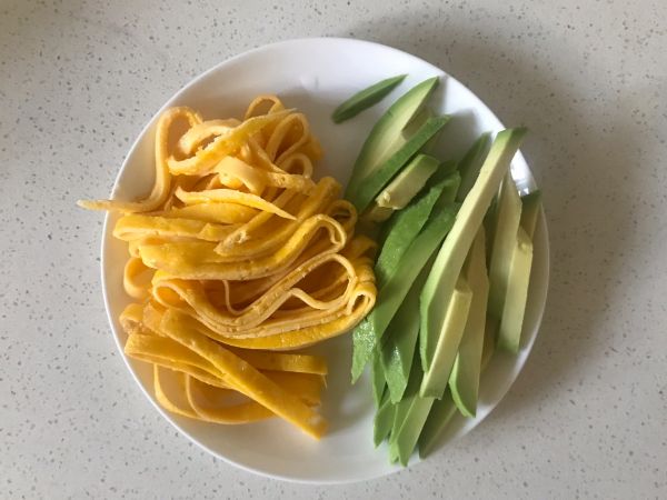 三文鱼牛油果寿司