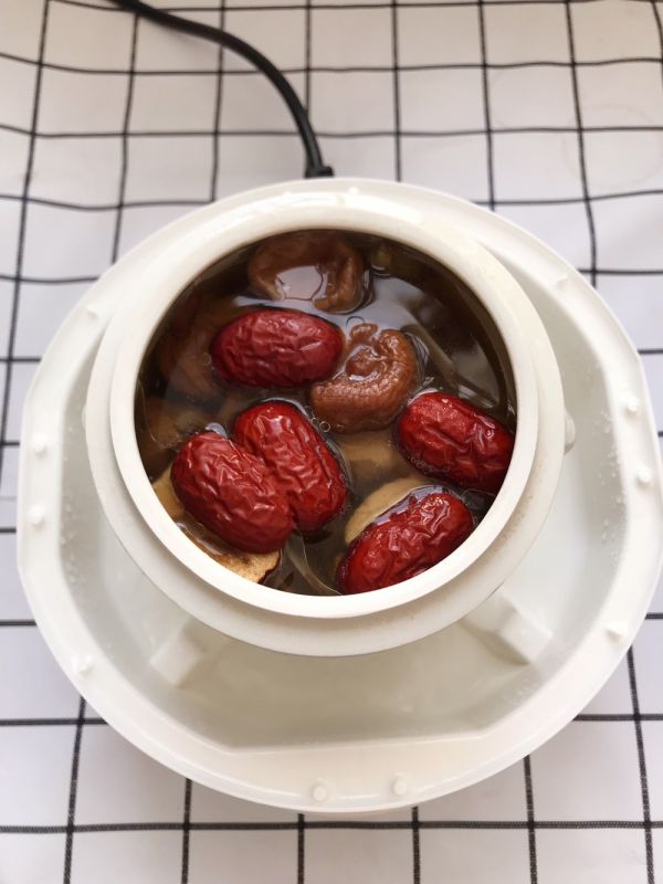 石斛海底椰排骨汤