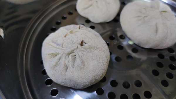 鸡蛋粉条小茴香全麦包子