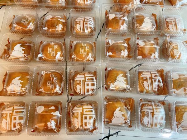 广式豆沙蛋黄月饼