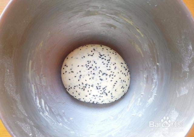 家庭自制油炸黑芝麻奶香面包