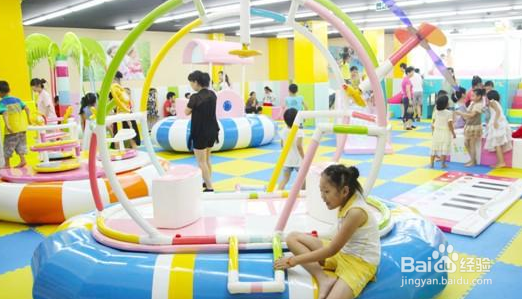 带孩子去游乐场玩要注意哪些安全事项？