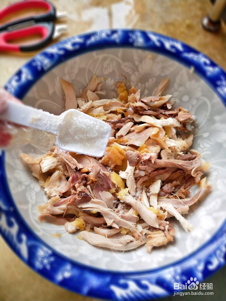 鲜嫩盐焗手撕鸡的做法