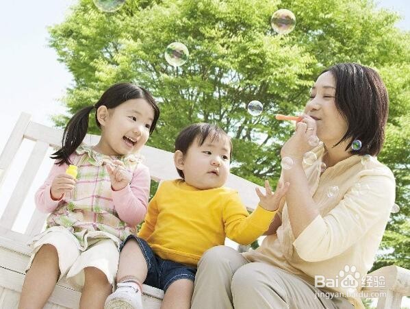 家长如何去引导内向的孩子？