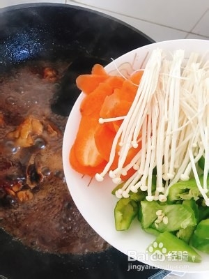 黄焖鸡米饭的做法