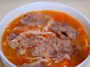 番茄金针菇肥牛