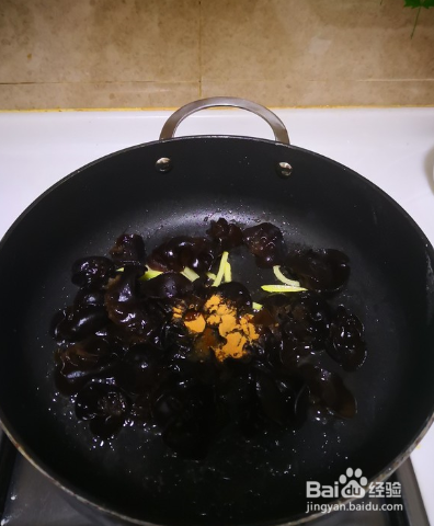 木耳炒蒜苗(家常菜）