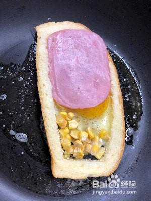怎么做好吃的玉米火腿奶酪煎排包