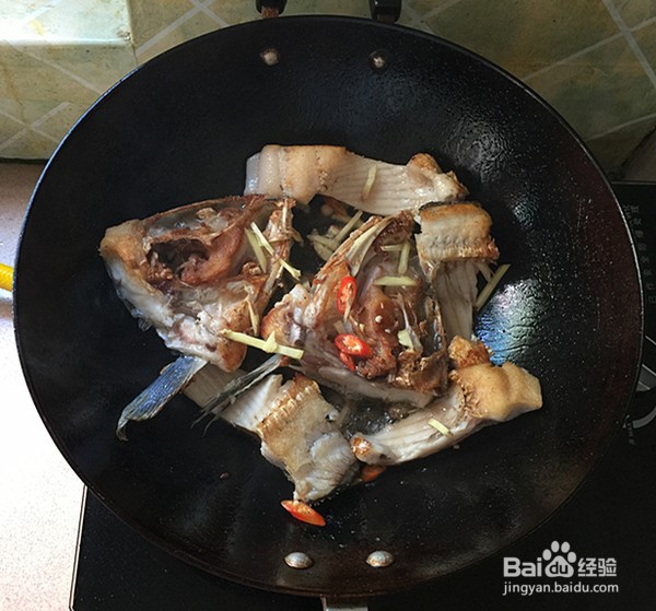 鲜香萝卜鱼头煲