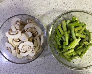 蘑菇培根炒芦笋