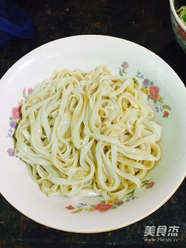 麦菜煮面的做法