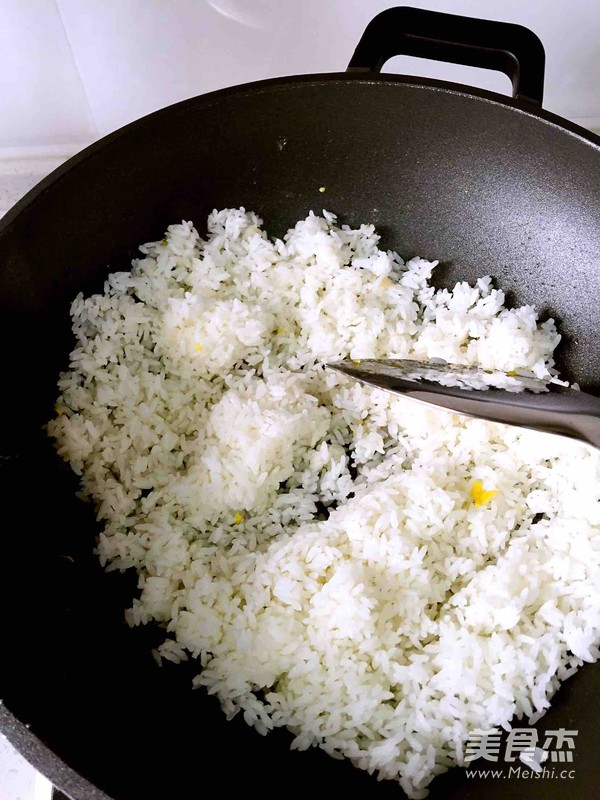 蛋炒饭的家常做法