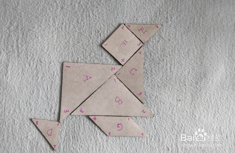 用七巧板怎样拼一只趴着滑行的企鹅?