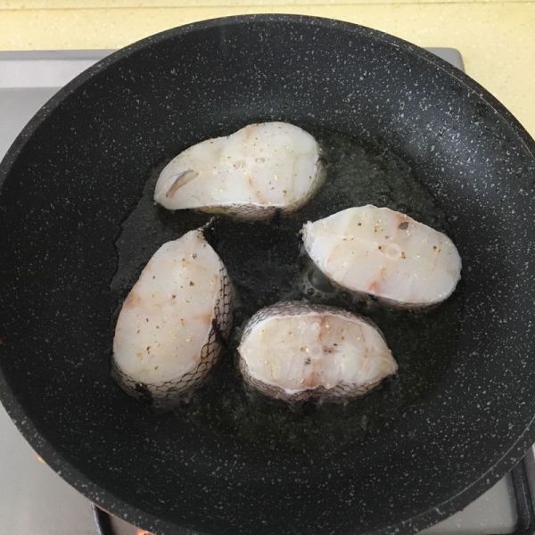 迷迭香香煎鳕鱼