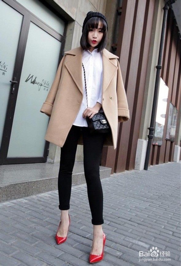 亮红色鞋子搭配什么衣服