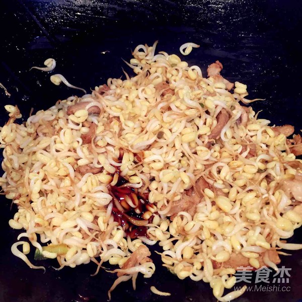 豆芽炒肉丝的做法