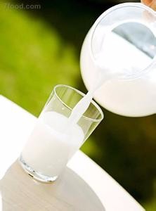 空调房熬夜致重度干眼症 缓解干眼症的方法