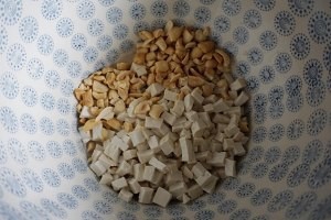 健康养生佳品香椿拌豆腐的做法