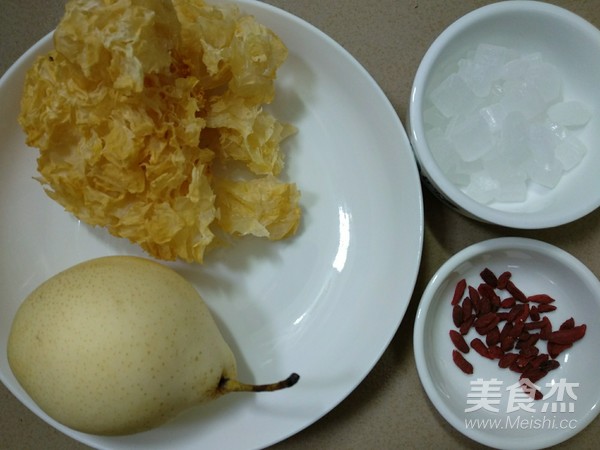 雪梨银耳羹的做法