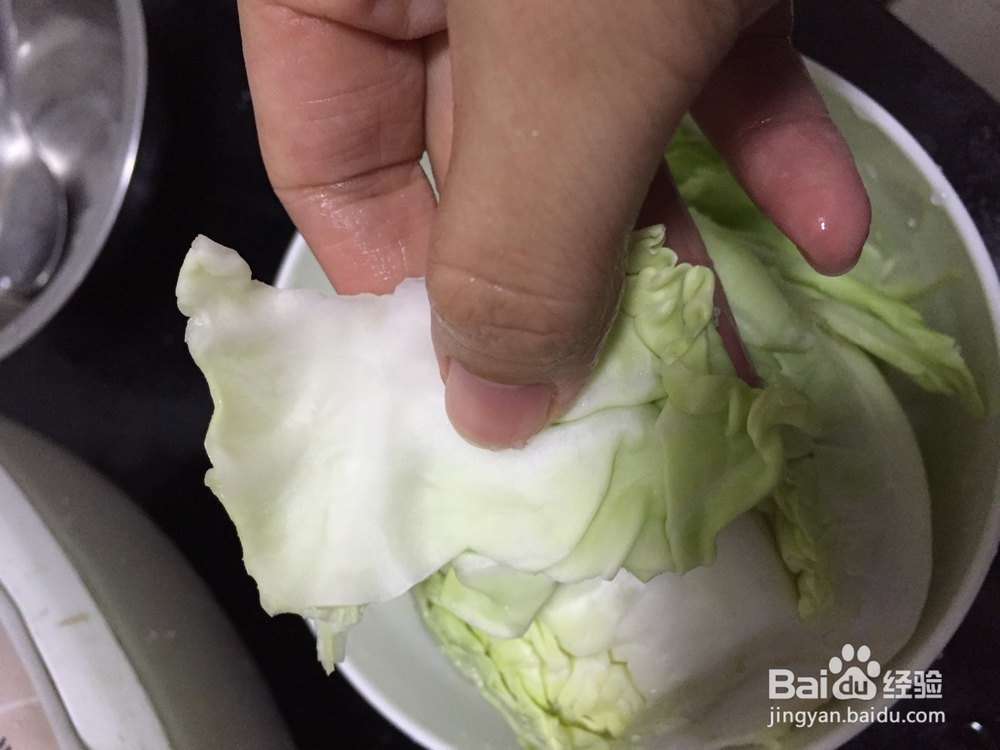 手撕包心菜炒五花肉的简单之法