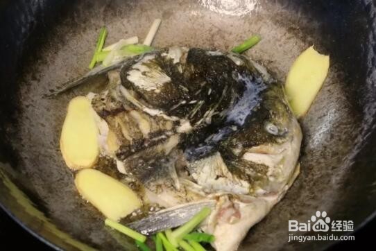 怎样才能做出奶白色的鱼汤